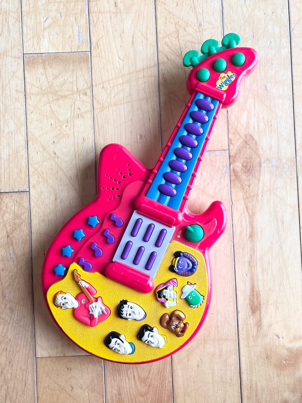 The Wiggles 2003 Y2K PLAY ALONG Musical Red Guitar by Spin Master WORKS